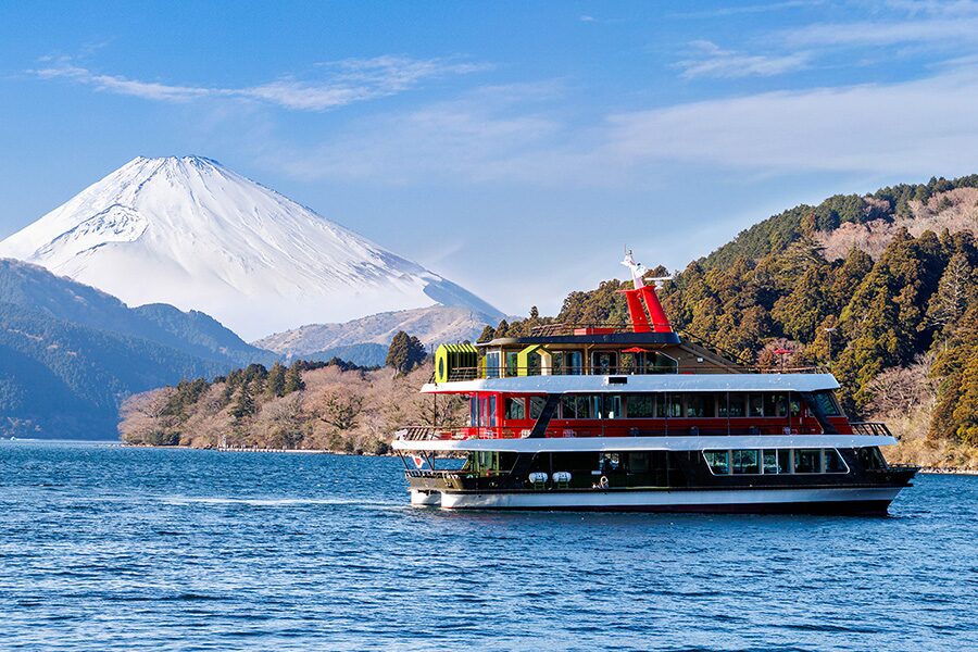 芦ノ湖　海賊船　遊覧船　違い