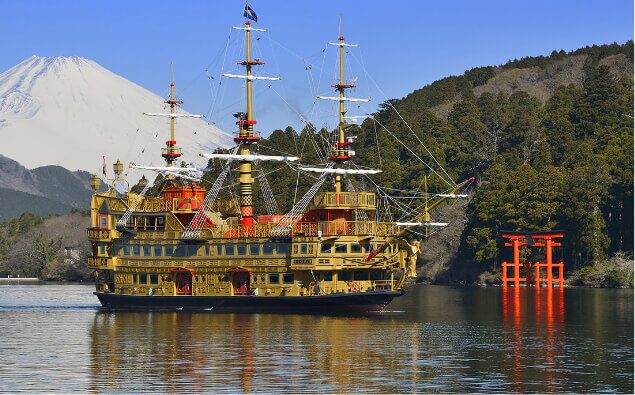 芦ノ湖　海賊船　遊覧船　違い
