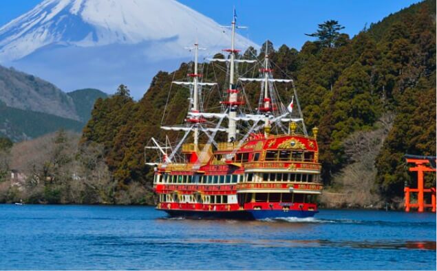 芦ノ湖　海賊船　遊覧船　違い