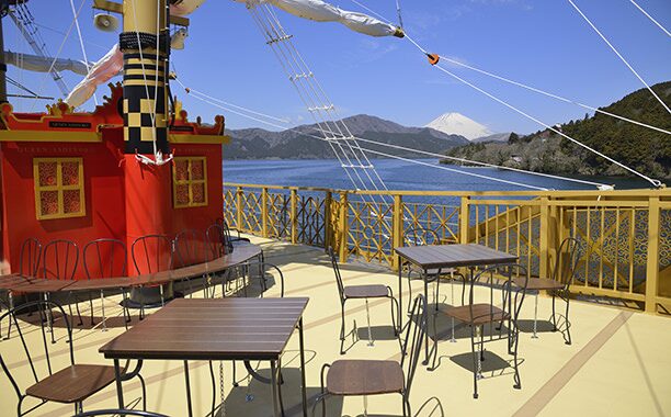芦ノ湖　海賊船　遊覧船　違い
