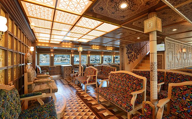 芦ノ湖　海賊船　遊覧船　違い